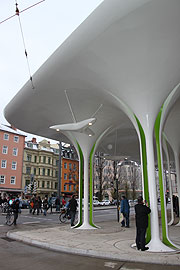 Bus und Tram-Bahnhof Münchner Freiheit (Foto: Martin Schmitz)